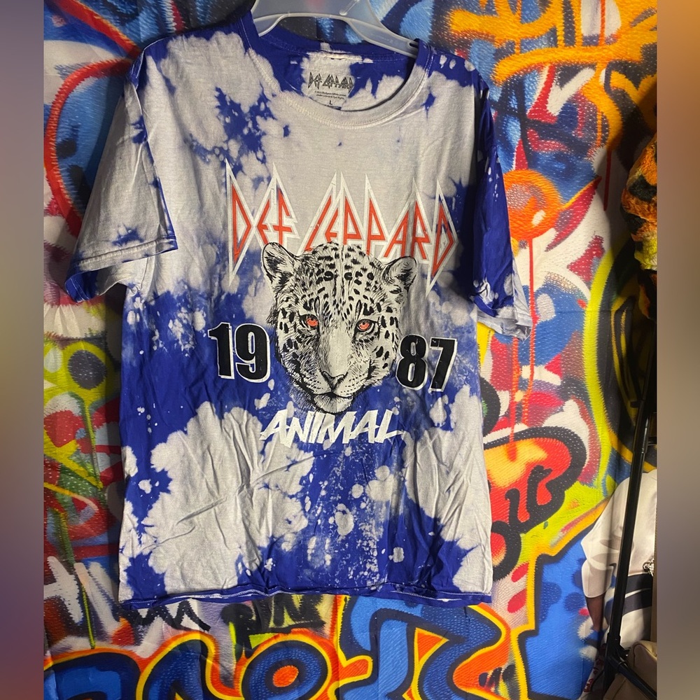 Def Leppard Tee Size Large - image 1